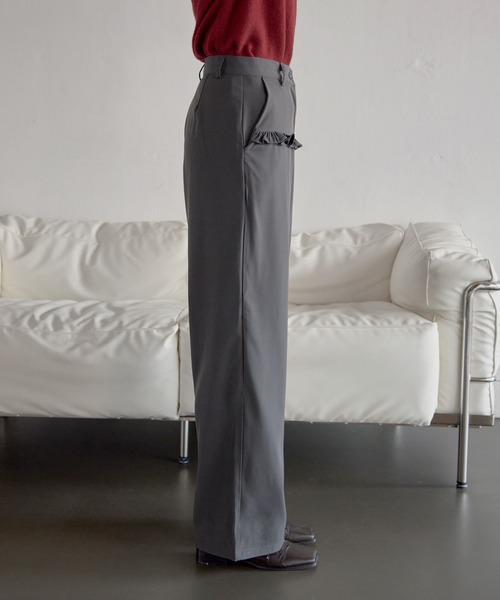 UNE MANSION（ユヌマンション）の「【UNE ORIGINAL】【低身長 / 高身長用 サイズ＆丈が選べるスラックス 】】【 2color ／ ３size／ 3lengths 】【 足長効果あり】ベーシックシルエットラブリーフリルスラックスパンツ（その他パンツ・レディース・ダークグレー/ブラック・S-Short/S-Regular/M-Short/M-Regular/L-Short/L-Regular）」の17枚目の写真