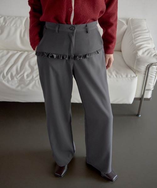 UNE MANSION（ユヌマンション）の「【UNE ORIGINAL】【低身長 / 高身長用 サイズ＆丈が選べるスラックス 】】【 2color ／ ３size／ 3lengths 】【 足長効果あり】ベーシックシルエットラブリーフリルスラックスパンツ（その他パンツ・レディース・ダークグレー/ブラック・S-Short/S-Regular/M-Short/M-Regular/L-Short/L-Regular）」の19枚目の写真