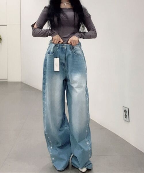 AAKAM（アーカム）の「Side Rhinestone Denim Pants (Blue)（デニムパンツ・レディース・その他・1/2）」の15枚目の写真