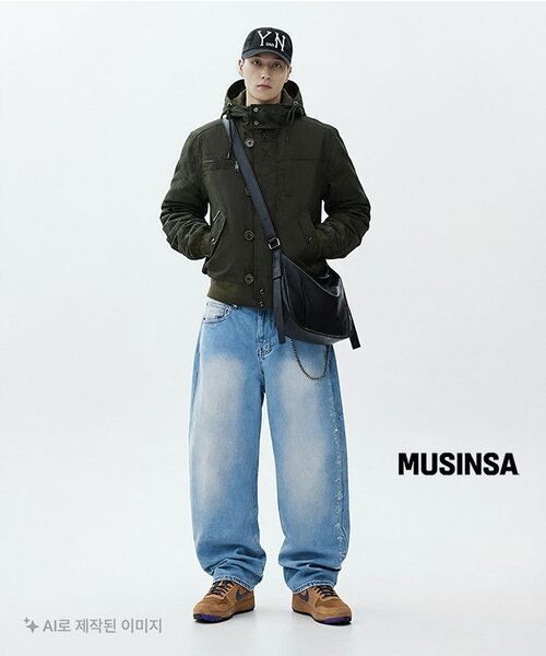 AAKAM（アーカム）の「Side Rhinestone Denim Pants (Blue)（デニムパンツ・レディース・その他・1/2）」の16枚目の写真