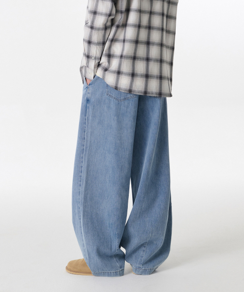 MUSINSA STANDARD（ムシンサスタンダード）の「リネンライクバルーンデニムパンツ[ライトインディゴ]（デニムパンツ・メンズ・その他・28/30/32/34/36/38/40/42/26）」の2枚目の写真