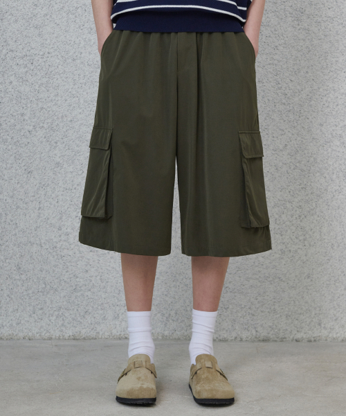 GLW（ジーエルダブリュ）の「ナイロンバミューダカーゴパンツカーキ（その他パンツ・レディース・その他・MEDIUM/LARGE/SMALL）」の2枚目の写真