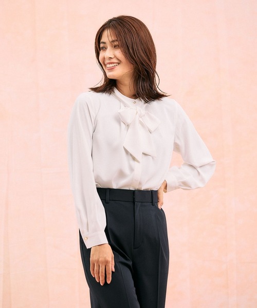 GLOBAL WORK(グローバルワーク)の「キレイつづく2WAYボウタイ/581012(シャツ/ブラウス・レディース・オフホワイト/ライトピンク/グレイッシュベージュ/サックスブルー・SMALL/MEDIUM/LARGE/X-LARGE)」の17枚目の写真