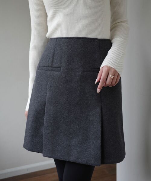 cle blatt（クレブラット）の「タックミニスカート（スカート・レディース・チャコールグレー/アイボリー/ベージュ・SMALL/MEDIUM）」の16枚目の写真