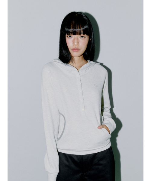 OAFISH(オアフィッシュ)の「WAFFLE HENLEY HOODIE, OATMEAL(パーカー・レディース・その他・FREE)」の4枚目の写真