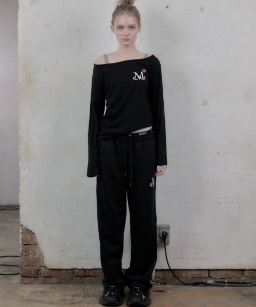 MUCENT(ムセント)の「A'GEM/9 × .kom 『MUCENT/ムセント』 LOVRITS MINI HEART LOGO ONE SHOULDER T/ミニハートロゴワンショルダー ロングスリーブ(Tシャツ/カットソー・レディース・ブラック/ホワイト・FREE)」の3枚目の写真