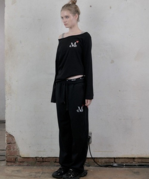 MUCENT(ムセント)の「A'GEM/9 × .kom 『MUCENT/ムセント』 LOVRITS MINI HEART LOGO ONE SHOULDER T/ミニハートロゴワンショルダー ロングスリーブ(Tシャツ/カットソー・レディース・ブラック/ホワイト・FREE)」の4枚目の写真