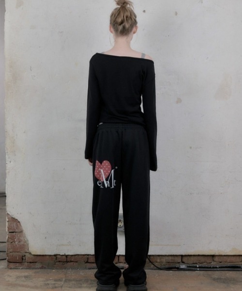 MUCENT(ムセント)の「A'GEM/9 × .kom 『MUCENT/ムセント』 LOVRITS MINI HEART LOGO ONE SHOULDER T/ミニハートロゴワンショルダー ロングスリーブ(Tシャツ/カットソー・レディース・ブラック/ホワイト・FREE)」の5枚目の写真