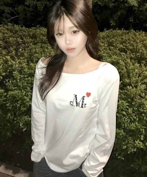 MUCENT(ムセント)の「A'GEM/9 × .kom 『MUCENT/ムセント』 LOVRITS MINI HEART LOGO ONE SHOULDER T/ミニハートロゴワンショルダー ロングスリーブ(Tシャツ/カットソー・レディース・ブラック/ホワイト・FREE)」の18枚目の写真