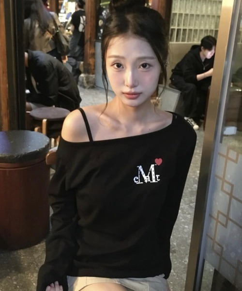 MUCENT(ムセント)の「A'GEM/9 × .kom 『MUCENT/ムセント』 LOVRITS MINI HEART LOGO ONE SHOULDER T/ミニハートロゴワンショルダー ロングスリーブ(Tシャツ/カットソー・レディース・ブラック/ホワイト・FREE)」の22枚目の写真