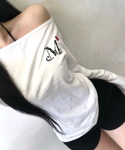 MUCENT(ムセント)の「A'GEM/9 × .kom 『MUCENT/ムセント』 LOVRITS MINI HEART LOGO ONE SHOULDER T/ミニハートロゴワンショルダー ロングスリーブ(Tシャツ/カットソー・レディース・ブラック/ホワイト・FREE)」の16枚目の写真