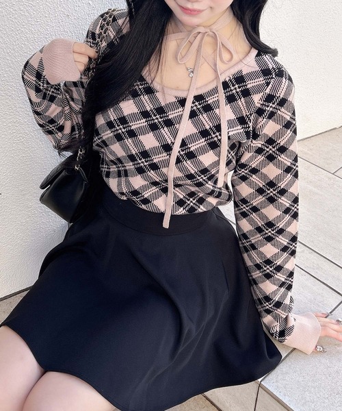 INGNI（イング）の「クロスチョーカーチェック柄長袖ニット（ニット/セーター・レディース・ブラック×ホワイト/ベージュ系2/ピンク系2・M）」の2枚目の写真