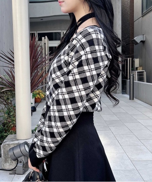 INGNI（イング）の「クロスチョーカーチェック柄長袖ニット（ニット/セーター・レディース・ブラック×ホワイト/ベージュ系2/ピンク系2・M）」の8枚目の写真