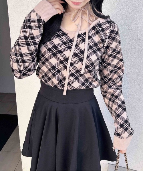 INGNI（イング）の「クロスチョーカーチェック柄長袖ニット（ニット/セーター・レディース・ブラック×ホワイト/ベージュ系2/ピンク系2・M）」の14枚目の写真