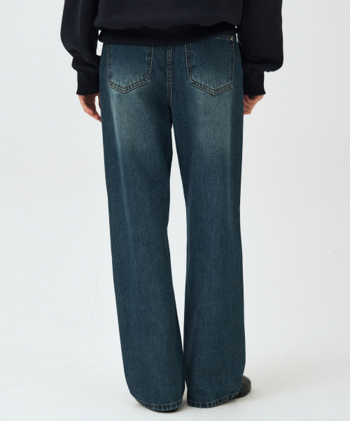 MAIS（マイス）の「BLUE WASHED SEMI WIDE JEANS（デニムパンツ・レディース・ブルー・SMALL/MEDIUM）」の2枚目の写真