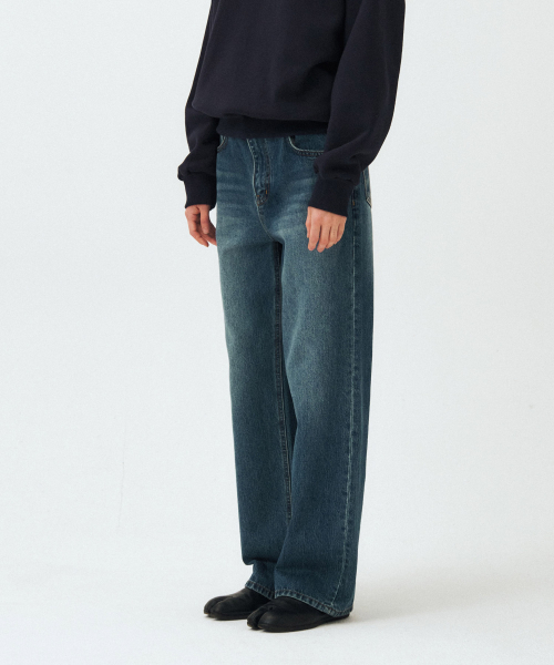 MAIS（マイス）の「BLUE WASHED SEMI WIDE JEANS（デニムパンツ・レディース・ブルー・SMALL/MEDIUM）」の4枚目の写真