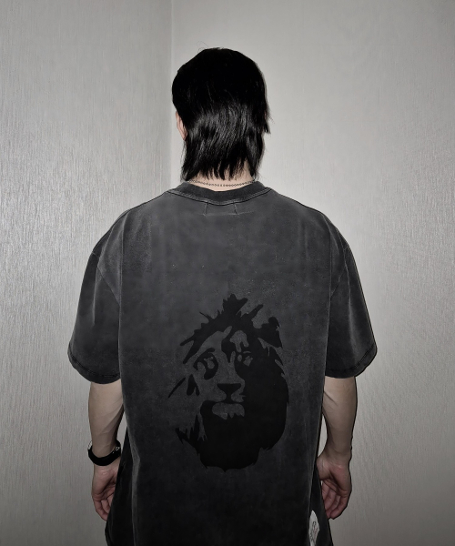 AOG PROJECT(エイオージープロジェクト)の「ピグメント刺繍ロゴライオンプリントTシャツ(ブラック)(Tシャツ/カットソー・メンズ・ブラック・MEDIUM/LARGE/X-LARGE)」の8枚目の写真