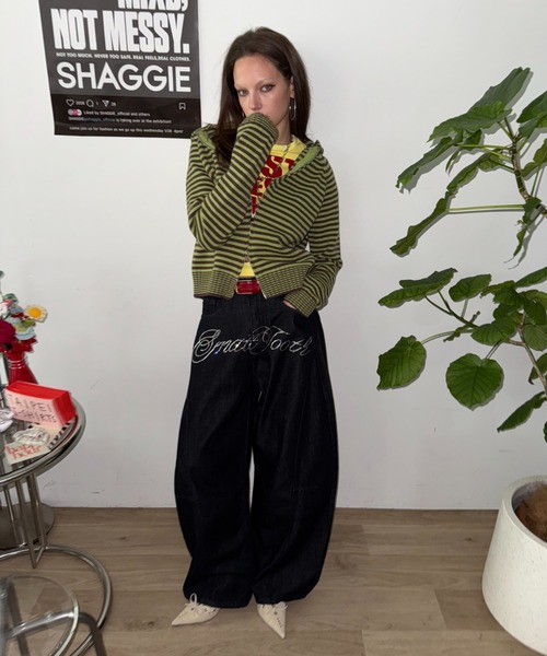SHAGGIE（シャギー）の「ロゴストーンオーバーデニムパンツ（デニムパンツ・レディース・ブラック・LARGE/MEDIUM/SMALL）」の5枚目の写真