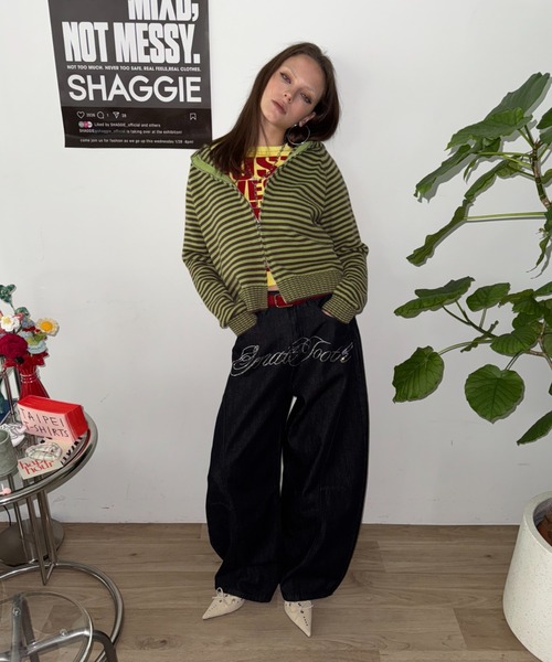 SHAGGIE（シャギー）の「ロゴストーンオーバーデニムパンツ（デニムパンツ・レディース・ブラック・LARGE/MEDIUM/SMALL）」の4枚目の写真