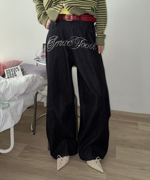 SHAGGIE（シャギー）の「ロゴストーンオーバーデニムパンツ（デニムパンツ・レディース・ブラック・LARGE/MEDIUM/SMALL）」の10枚目の写真