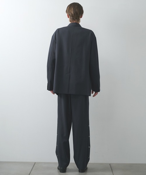 UJOH(ウジョー)の「【UJOH HOMME/ウジョー】Cut Up Drop Shoulder JKT(テーラードジャケット・メンズ・ブラック/ネイビー・4/5)」の6枚目の写真