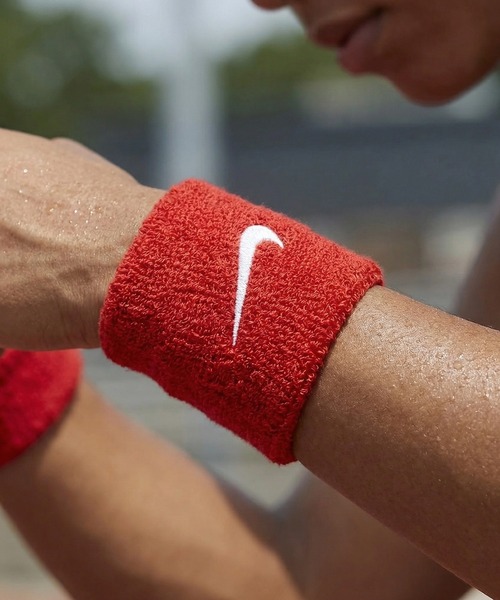 NIKE(ナイキ)の「【NIKE/ナイキ】ナイキ スウッシュ クラシック リストバンド 2P(バングル/リストバンド・メンズ・ブラック/グレー/ブルー/ブルー系その他/ネイビー/ホワイト/レッド・FREE)」の7枚目の写真