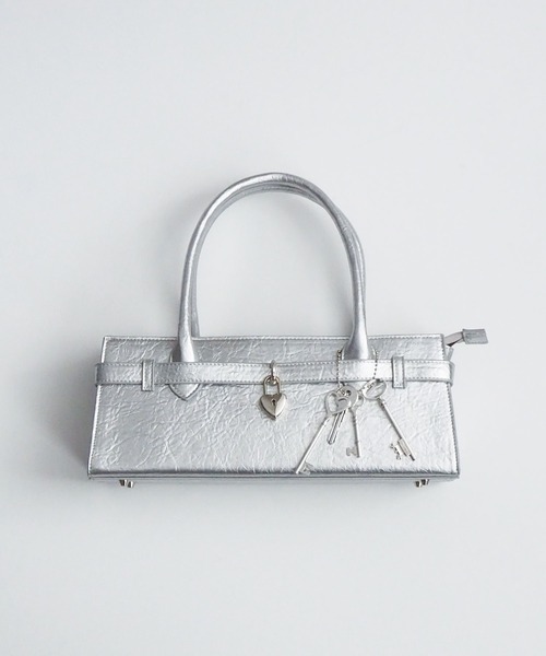 Heart Tattoo(ハートタトゥー)の「lock key 2way bag / ロックキー2way bag(ハンドバッグ・レディース・シルバー/ホワイト/ブラック・FREE)」の3枚目の写真