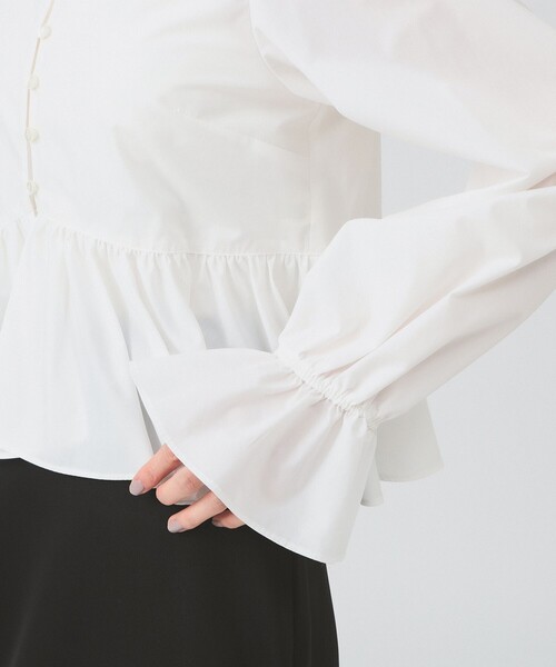Ray BEAMS(レイビームス)の「ギャザー ペプラム Vネック ブラウス(シャツ/ブラウス・レディース・ホワイト/ブラック/ブルー・ONE SIZE)」の4枚目の写真