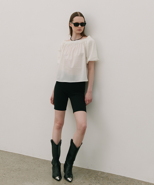 320SHOWROOM(320ショールーム)の「Off-Shoulder Shirred Blouse White(シャツ/ブラウス・レディース・その他・ONE SIZE)」の4枚目の写真
