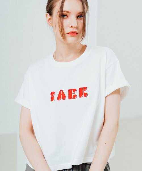 IAER(アイアー)の「ワイドクロップバブルロゴ半袖Tシャツ-ホワイト(Tシャツ/カットソー・レディース・その他・ONE SIZE)」の1枚目の写真