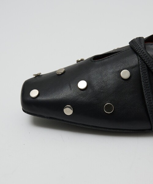 Au BANNISTER(オゥバニスター)の「スタッズ付き ソフトレザーフラットパンプス(パンプス・レディース・ブラック系その他3/アイボリー・36/35/39/38/37/40)」の11枚目の写真
