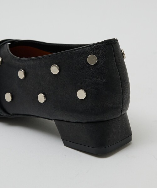 Au BANNISTER(オゥバニスター)の「スタッズ付き ソフトレザーフラットパンプス(パンプス・レディース・ブラック系その他3/アイボリー・36/35/39/38/37/40)」の12枚目の写真