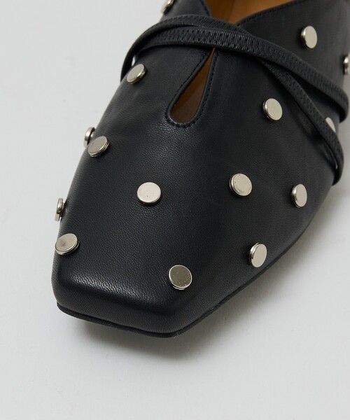 Au BANNISTER(オゥバニスター)の「スタッズ付き ソフトレザーフラットパンプス(パンプス・レディース・ブラック系その他3/アイボリー・36/35/39/38/37/40)」の18枚目の写真