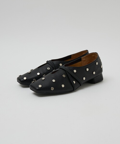 Au BANNISTER(オゥバニスター)の「スタッズ付き ソフトレザーフラットパンプス(パンプス・レディース・ブラック系その他3/アイボリー・36/35/39/38/37/40)」の20枚目の写真