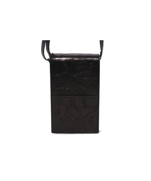 A BATHING APE（アベイシングエイプ）の「EMBOSSED LEATHER PHONE BAG（ショルダーバッグ・メンズ・ブラック・FREE）」の4枚目の写真