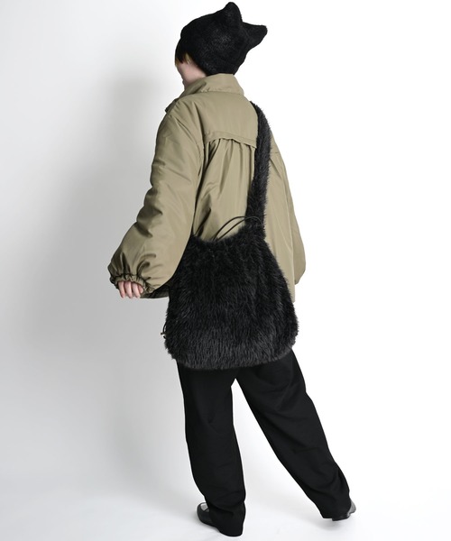 MARAI(マーライ)の「ファーショルダー巾着バッグ(ショルダーバッグ・レディース・グレー/ベージュ/ブラック・フリー)」の7枚目の写真