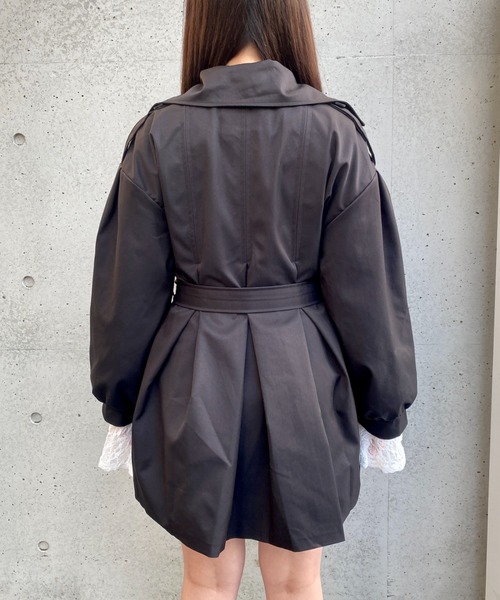Mejoul(メジュール)の「【26年春夏新作】ボリュームスリーブバックプリーツミドル丈トレンチコート(トレンチコート・レディース・ブラック/アイボリー/ブラウン・F)」の19枚目の写真