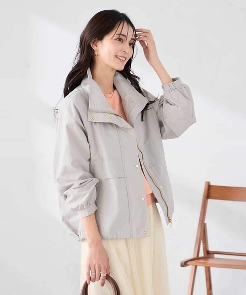 a.v.v（アーヴェヴェ）の「ナイロンワッシャーブルゾン（マウンテンパーカー・レディース・ライトグレー/ベージュ・38/40/36）」の7枚目の写真