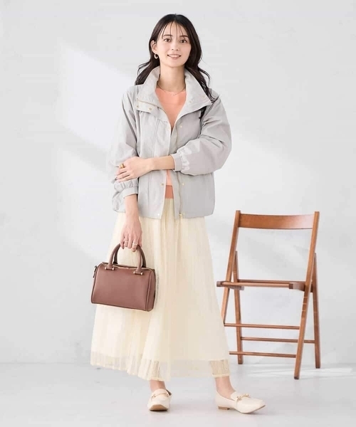 a.v.v（アーヴェヴェ）の「ナイロンワッシャーブルゾン（マウンテンパーカー・レディース・ライトグレー/ベージュ・38/40/36）」の16枚目の写真