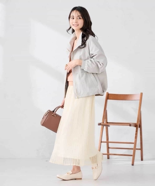 a.v.v（アーヴェヴェ）の「ナイロンワッシャーブルゾン（マウンテンパーカー・レディース・ライトグレー/ベージュ・38/40/36）」の17枚目の写真