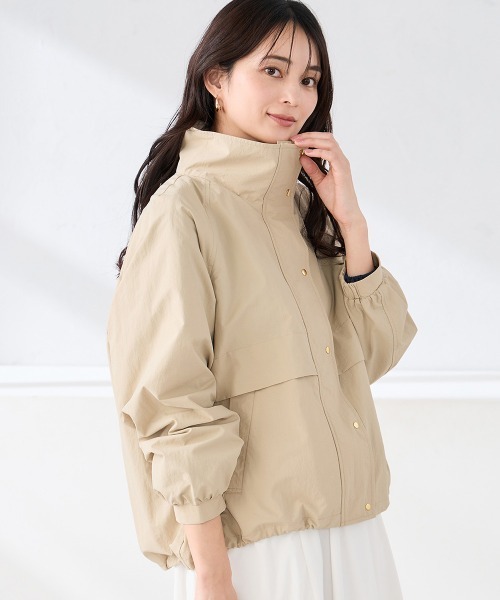 a.v.v（アーヴェヴェ）の「ナイロンワッシャーブルゾン（マウンテンパーカー・レディース・ライトグレー/ベージュ・38/40/36）」の2枚目の写真