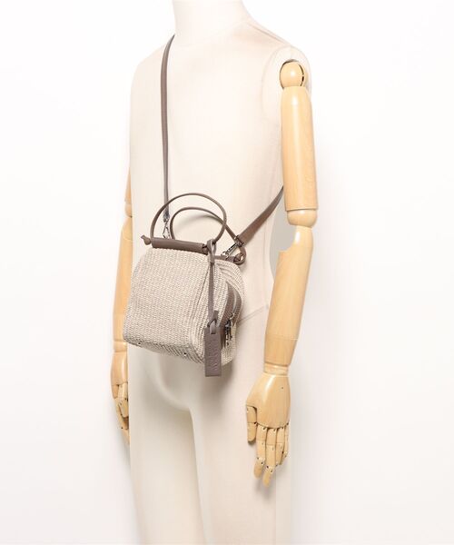 marco masi（マルコマージ）の「【MARCO MASI/マルコマージ】ハンドバッグ　ショルダーバッグ　キューブバッグ（ショルダーバッグ・レディース・ブラック/グレイッシュベージュ/シルバー/ブラック×ブラック/ゴールド/ベージュ×ブラック/ベージュ・FREE）」の10枚目の写真