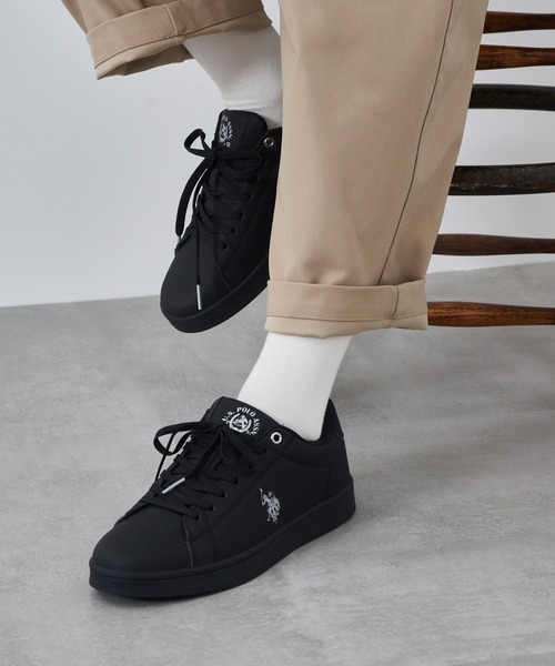 U.S. POLO ASSN.(ユーエスポロアッスン)の「【U.S. POLO ASSN.】ベーシックワンポイントコートスニーカー(スニーカー・レディース・ベージュ/ホワイト/ホワイト×グリーン/ブラック/ホワイト系その他2・22.5cm/23cm/23.5cm/24cm/24.5cm)」の1枚目の写真