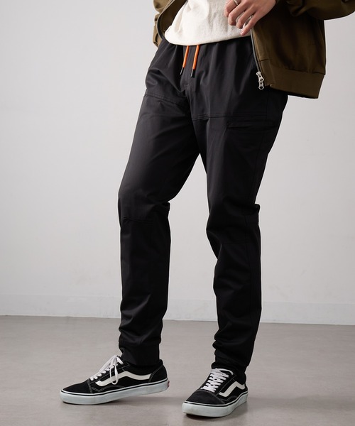 FORECAST(フォーキャスト)の「【FORECAST】ユーティリティ ノヴァストレッチ テックジョガーパンツ 6895(カーゴパンツ・メンズ・ブラック/グリーン・LL/L)」の2枚目の写真