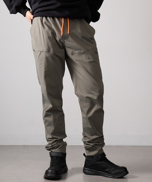 FORECAST(フォーキャスト)の「【FORECAST】ユーティリティ ノヴァストレッチ テックジョガーパンツ 6895(カーゴパンツ・メンズ・ブラック/グリーン・LL/L)」の4枚目の写真