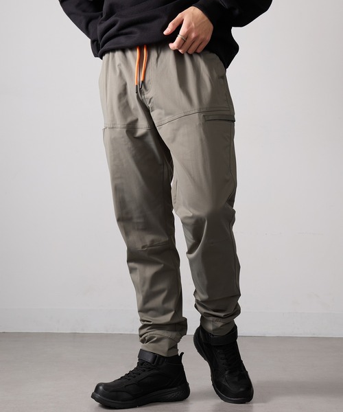 FORECAST(フォーキャスト)の「【FORECAST】ユーティリティ ノヴァストレッチ テックジョガーパンツ 6895(カーゴパンツ・メンズ・ブラック/グリーン・LL/L)」の5枚目の写真