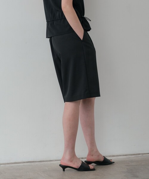 GALLEST(ギャレスト)の「バミューダパンツ【セットアップ可能/UVカット/接触冷感】(その他パンツ・レディース・ダークブラウン/ブラック・38)」の7枚目の写真