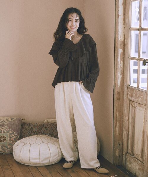 earth music&ecology(アースミュージックアンドエコロジー)の「レースレイヤード風スウェットパンツ(その他パンツ・レディース・ホワイト系その他/杢グレー・FREE)」の5枚目の写真