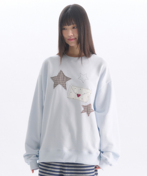 ambler(エムブラー)の「By Letter アプリケ刺繍スウェットシャツ AMM1403 (ブルー)(スウェット・レディース・その他・SMALL/MEDIUM)」の1枚目の写真