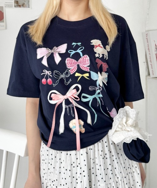 SOLLON.（ソルロン）の「ファンシーリボンプリント半袖Tシャツ（Tシャツ/カットソー・レディース・グレー/ホワイト/ネイビー・FREE）」の3枚目の写真